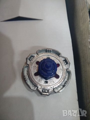 Два броя бейблед ,с метални рингове, с игрално поле, снимка 11 - Игри и пъзели - 34426189