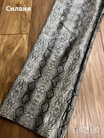 Дамски кожен змийски панталон "Зара" / "Zara", змийски принт, размер S, снимка 2 - Панталони - 52414220