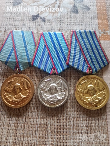 Медали -лот За10,15,и 20години безупречна служба, снимка 2 - Антикварни и старинни предмети - 53478649