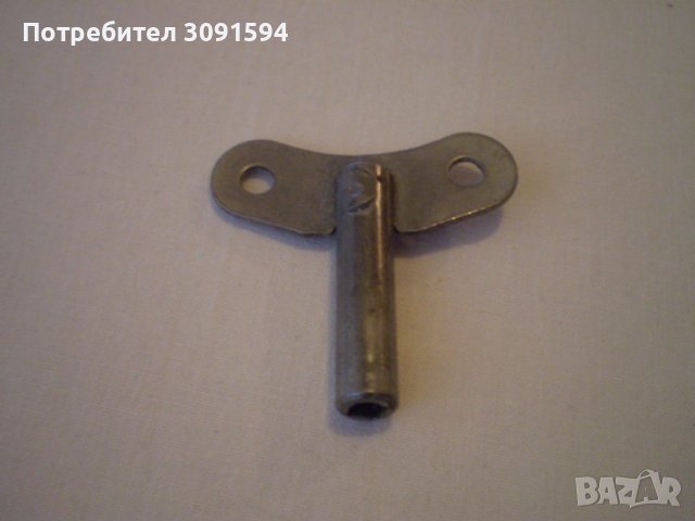 Винтидж  ключ за навиване на стенен часовник