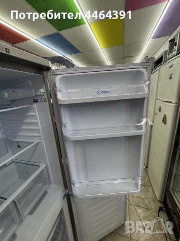 Хладилник с фризер indesit , снимка 4 - Хладилници - 56012246