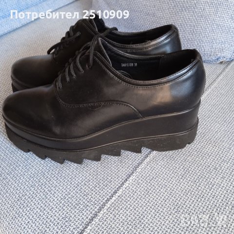 Обувки , снимка 2 - Дамски ежедневни обувки - 41390418