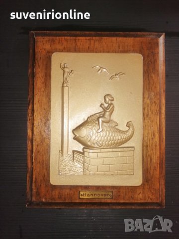 Релефна картина с дървена основа