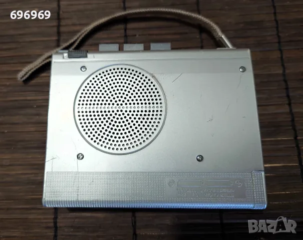 Мини касетофон Sanyo Vintage M1120 с вграден високоговорител., снимка 5 - Радиокасетофони, транзистори - 56254054