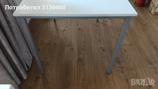 Маса/бюро с метални крака, снимка 2 - Бюра - 52777614