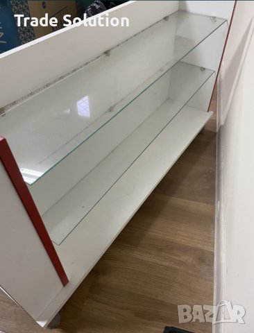 Продавам витрина етажерка
