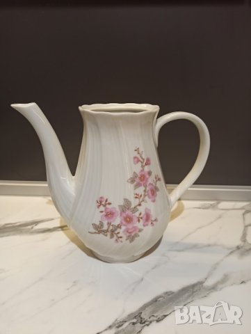 Порцеланов чайник