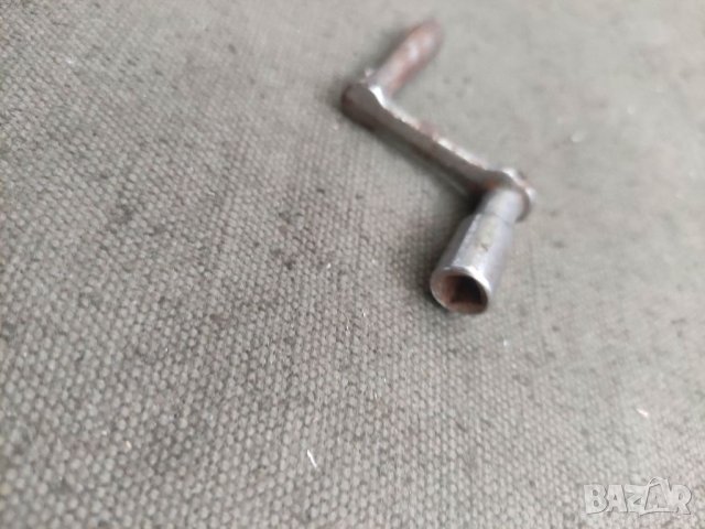 Продавам голям ключ  за часовник, снимка 2 - Други ценни предмети - 41811597