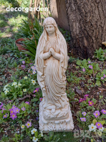 94. Статуетка Дева Мария с броеница