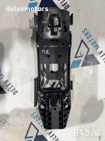 8V0839885 основа за предна дясна дръжка от Audi A3 1.0 TFSI