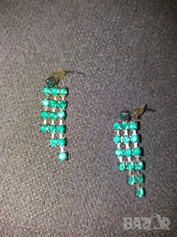 Обеци зелени камъчета на винт, снимка 2 - Обеци - 36098156