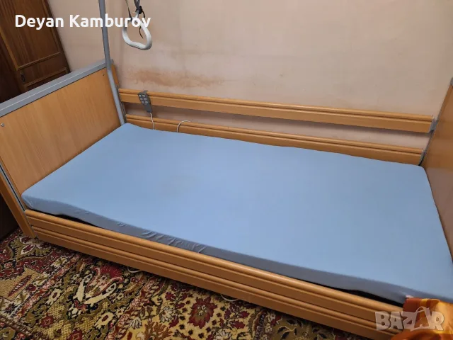 Немско електрическо болнично легло с матрак + стойка + антидекубитален матрак