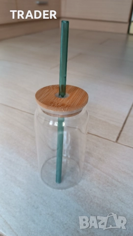 Стъклена чаша със сламка, бамбуков капак, силиконов уплътнител, вместимост 460 мл