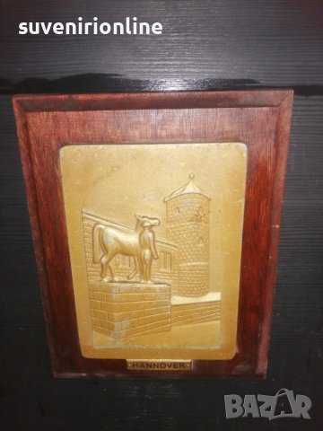 Релефна картина с дървена основа