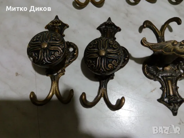 Старинна месингова с патина закачалка с двойна кука и релефна орнаментика като  нови 7 броя, снимка 5 - Антикварни и старинни предмети - 55994202