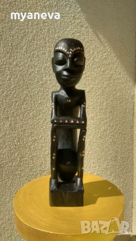 Африканска ,ръчно изработена дърворезба със седеф на мислител