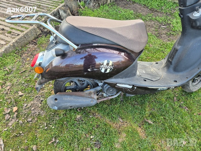 Бензинов скутер , снимка 5 - Мотоциклети и мототехника - 53708917