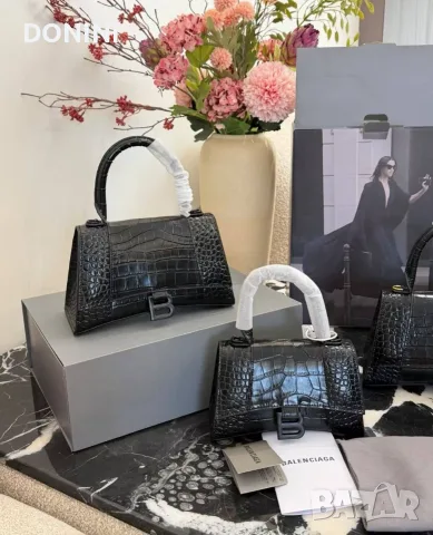 Balenciaga Дамска чанта, кожа, снимка 2 - Чанти - 56030858
