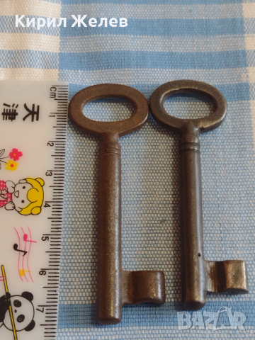Два стари ключа от соца за брава за КОЛЕКЦИЯ ДЕКОРАЦИЯ БИТОВ КЪТ 41015, снимка 4 - Други ценни предмети - 44819012