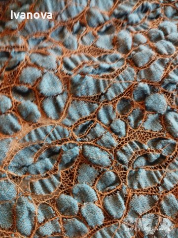 Продавам ефектна двуцветна  жилетка от дантела, снимка 3 - Жилетки - 40054396