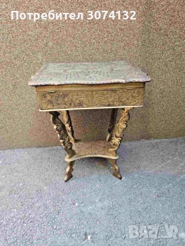 Тоалетка с дърворезба