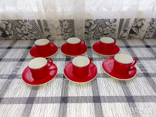 Комплект порцеланови чаши и чинии 