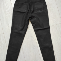 Продавам черен кожен панталон 40 номер, снимка 2 - Панталони - 36293483