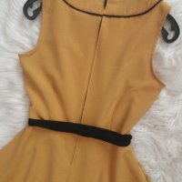 КРАСИВА жълта рокля с черно коланче, снимка 4 - Рокли - 41965025