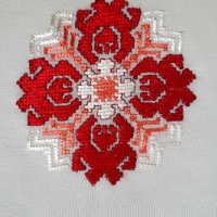 Уникален ръчно бродиран копринен шал с автентичен български мотив, снимка 2 - Шалове - 40534024