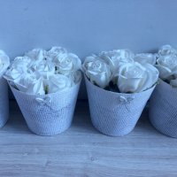Сватбени кашпи с 9 броя бели сапунени рози, снимка 2 - Декорация за дома - 41672198