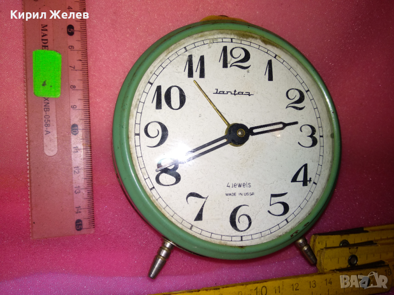JANTAR MADE in USSR Стар КОЛЕКЦИОНЕРСКИ РУСКИ БУДИЛНИК МЕХАНИЧЕН НАСТОЛЕН ЧАСОВНИК ЯНТАР СССР 42279, снимка 1