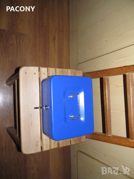 касичка с ключ, снимка 1