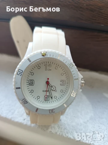 Дамски часовник , снимка 6 - Дамски - 51082502