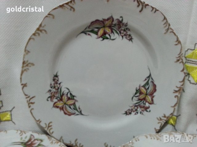 Ретро порцеланови чинии за основно , снимка 2 - Антикварни и старинни предмети - 44343764