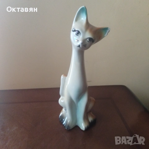 Порцеланова фигура,фигурка котка