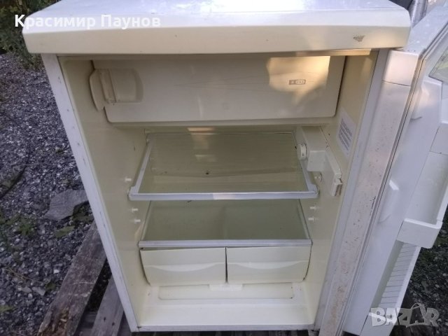 Малък хладилник с камера ,,Electrolux " за ремонт /части., снимка 1 - Хладилници - 41682353
