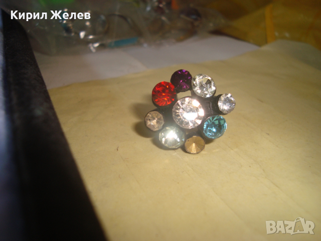 КРАСИВ ВИНТИДЖ РЕТРО - АРТ ПРЪСТЕН ОЛОВЕН ЛАКИРАН с ФАСЕТИРАНИ ЦВЕТНИ КРИСТАЛИ 13912, снимка 5 - Пръстени - 36378013