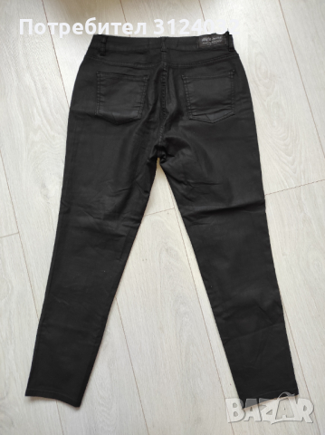 Продавам черен кожен панталон 40 номер, снимка 2 - Панталони - 36293483