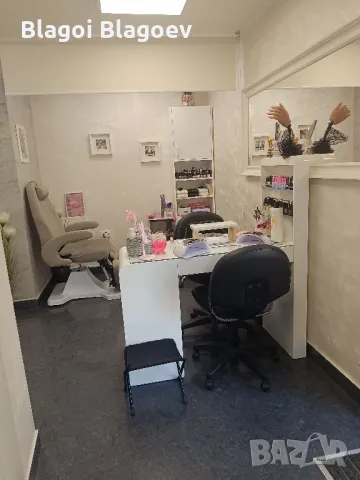 Дава се под наем място за маникюр и педикюр., снимка 5 - Маникюр и педикюр - 49058474