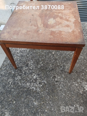 Дървена масичка