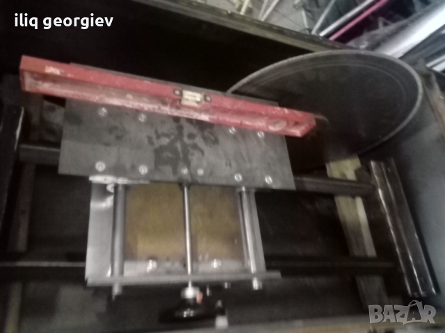 Машина за ряазане на полускъпоценни камъни