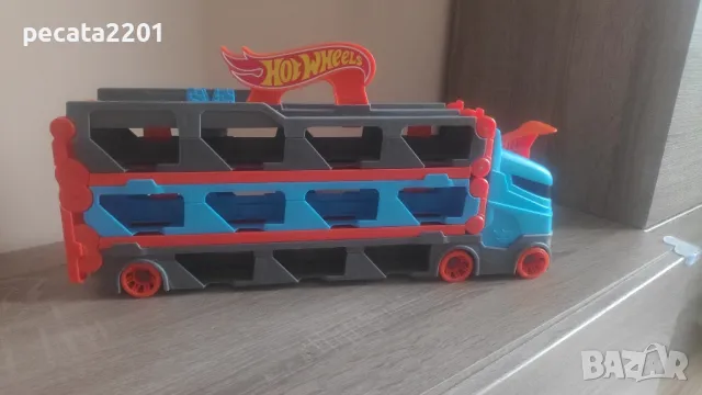 Продавам - високоскоростен автовоз Hot Wheels 