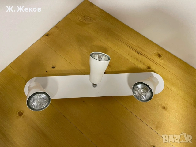 Модерна лампа с три регулируеми спота, снимка 2 - Лампи за стена - 53726066