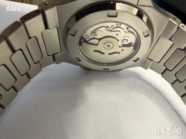 Продавам часовник Nautilus Тюркоаз. Нов, снимка 3 - Мъжки - 53291654