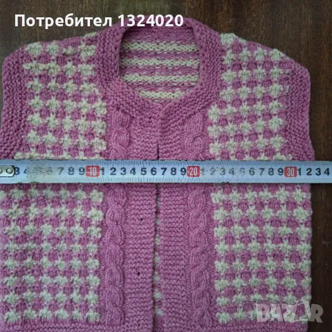 Нов вълнен ръчно плетен елек за момиче, снимка 2 - Детски якета и елеци - 47664841