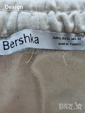 Спортно долнище на анцунг Bershka, снимка 3 - Спортни дрехи, екипи - 53848224