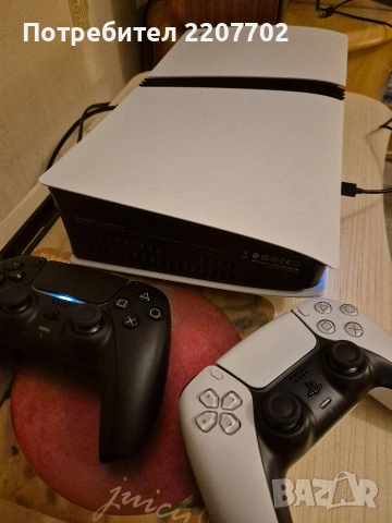 Playstation 5 pro с 2 джойстика , снимка 2 - PlayStation конзоли - 53713183