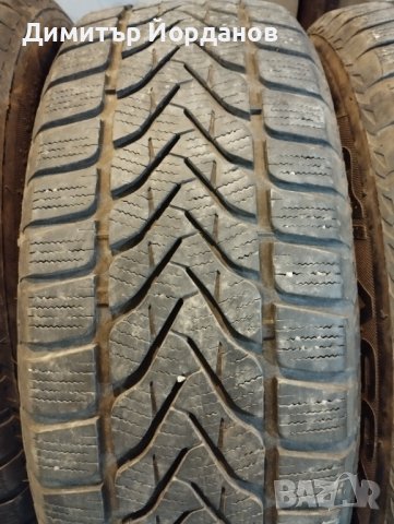 Зимни гуми 215/60/17 DOT 2017, грайфер 6,5 mm., снимка 3 - Гуми и джанти - 38606509