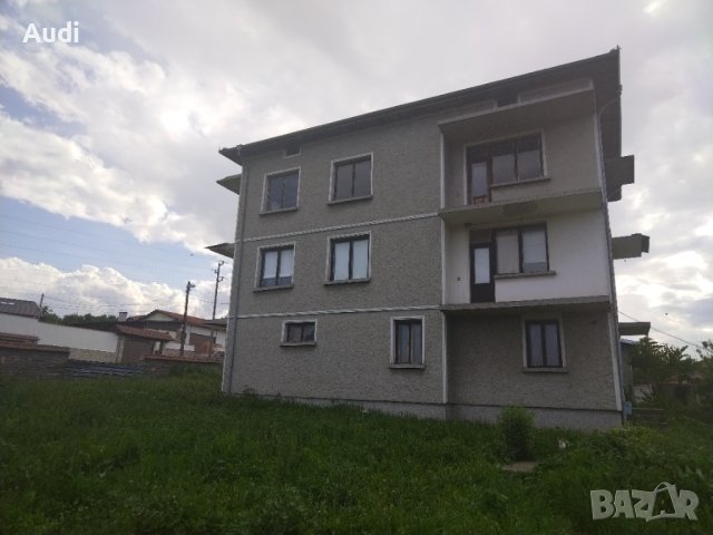 Продавам триетажна тухлена къща с два гаража гараж в с. Присово Покривът и комините са ремонтирани. , снимка 5 - Къщи - 41086030
