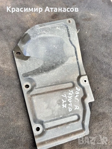 51443-02050. Кора странична дясна двигател за Тойота Авенсис T27. 